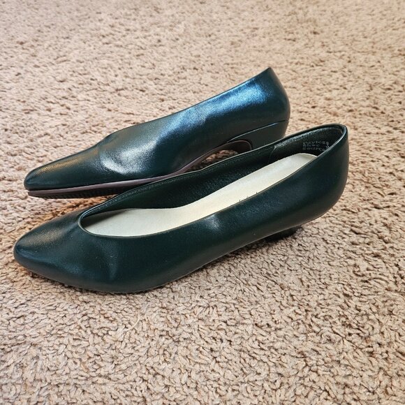 Soft Flexible by Highlight Womens 8 Black Low Heel Pumps Comfort Slip On Shoes - Picture 8 of 11